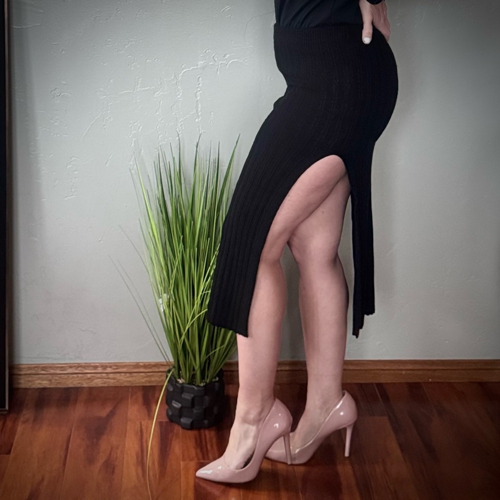 Miramar Elegant Black Knit Pencil Skirt with Double High Side Slits - Picture 2 of 6
